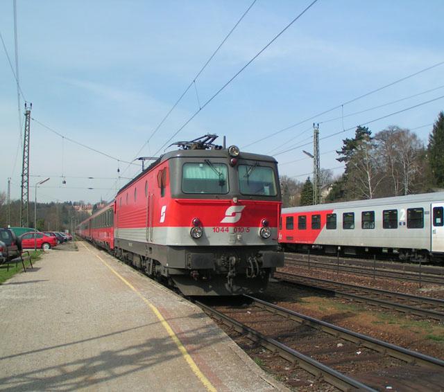 IC 545  Christoffel Blindenmission  mit BB 1044.010-5
<a href= http://www.bahnbilder.de/kauf  target= _blank ><img src= http://www.bahnbilder.de/counter/counter_new.php?key=269389858  alt= Bahnbilder.de  title= bahnbilder.de  border= 0 ></a>


