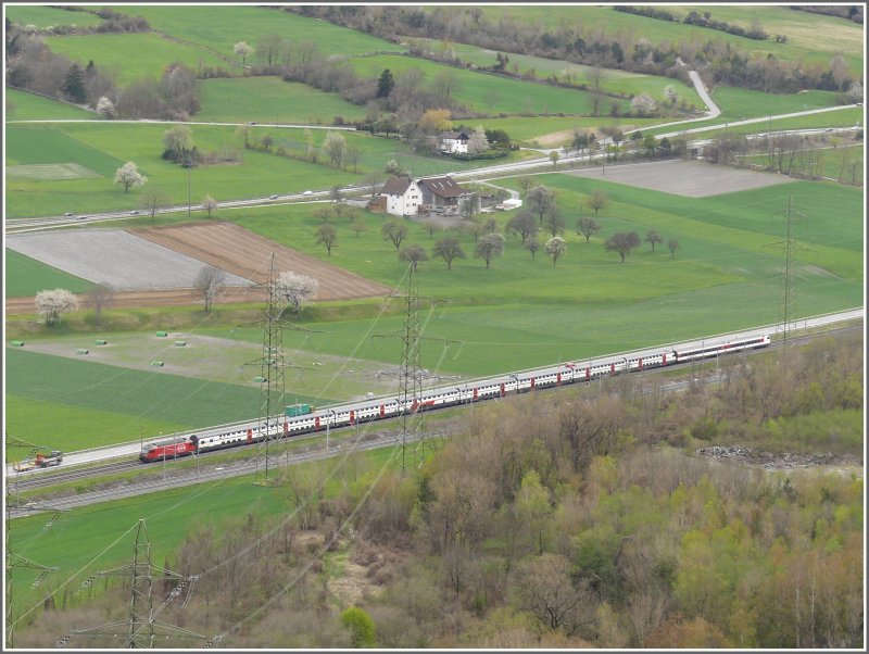 IC 582 Chur - Basel SBB bei Trimmis. (18.04.2008)