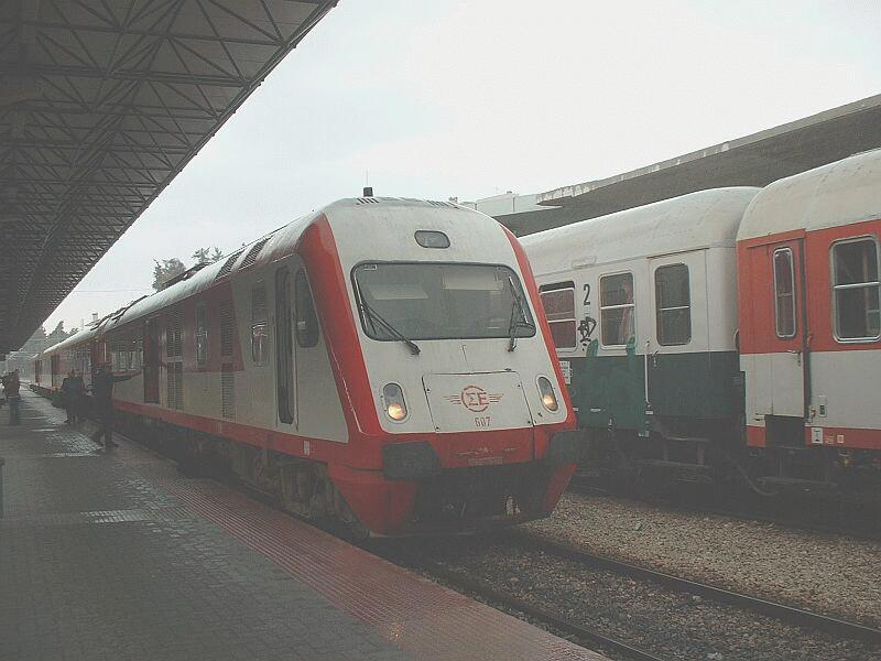 IC 607 am 20.04.2002 in Larissa, Strecke Athen - Thessaloniki.