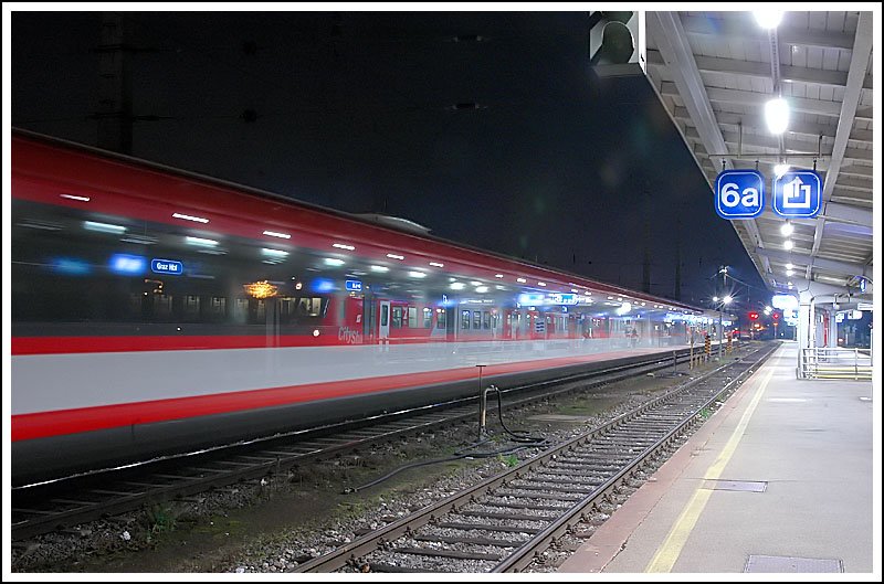 IC 612  Erzherzog Johann  von Graz nach Salzburg wird am 12.12.2006 in Graz am Bahnsteig 5 bereit gestellt.