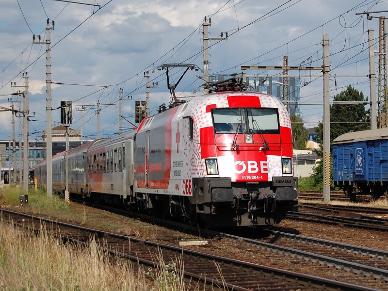 IC 646  WWF Panda Express  bespannt am 23.06.2007 mit der 1116 264 beim Verlassen des Welser Hbf. 