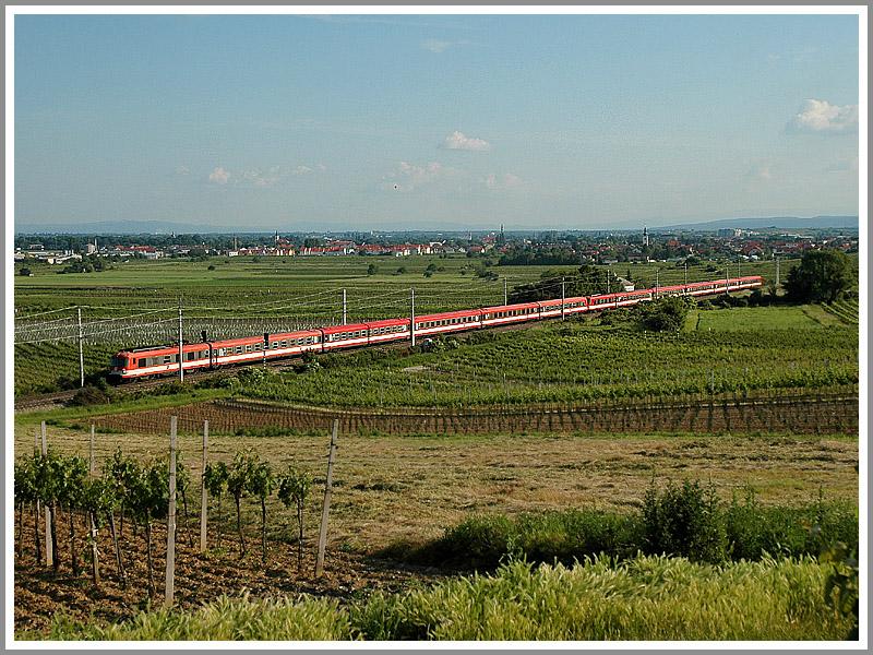 IC 653  SUPERFUND  von Wien nach Graz am 10.6.2006 zwischen Gumpoldskirchen und Pfaffsttten.