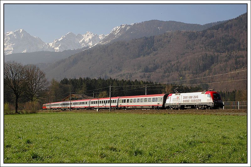IC 693 von Klagenfurt Hbf ber Salzburg nach Wien West, am 6.4.2007 mit der 1016.047 „Wiener Stdtische  bespannt, aufgenommen kurz nach der Station Bad Vigaun ca. 20. km sdlich von Salzburg.
