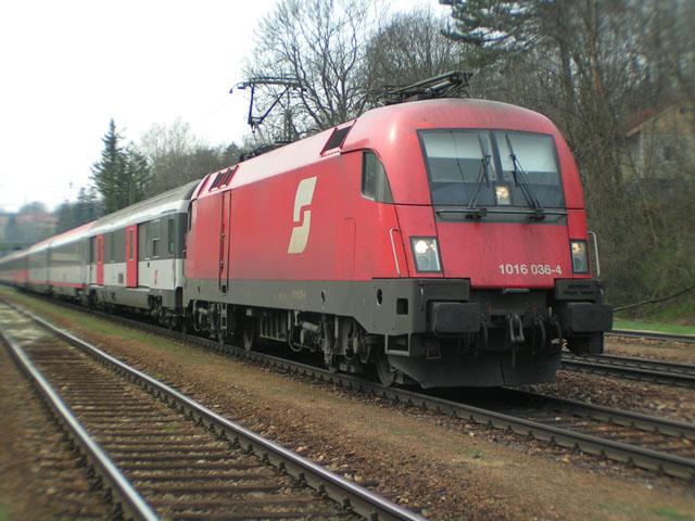 IC 693 mit BB 1016.036-4
<a href= http://www.bahnbilder.de/kauf  target= _blank ><img src= http://www.bahnbilder.de/counter/counter_new.php?key=71733187  alt= Bahnbilder.de  title= bahnbilder.de  border= 0 ></a>

