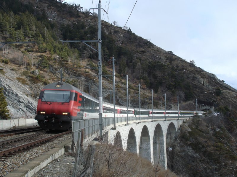 IC Brig-Romanshorn auf dem Luogelkinviadukt am 11.02.2007