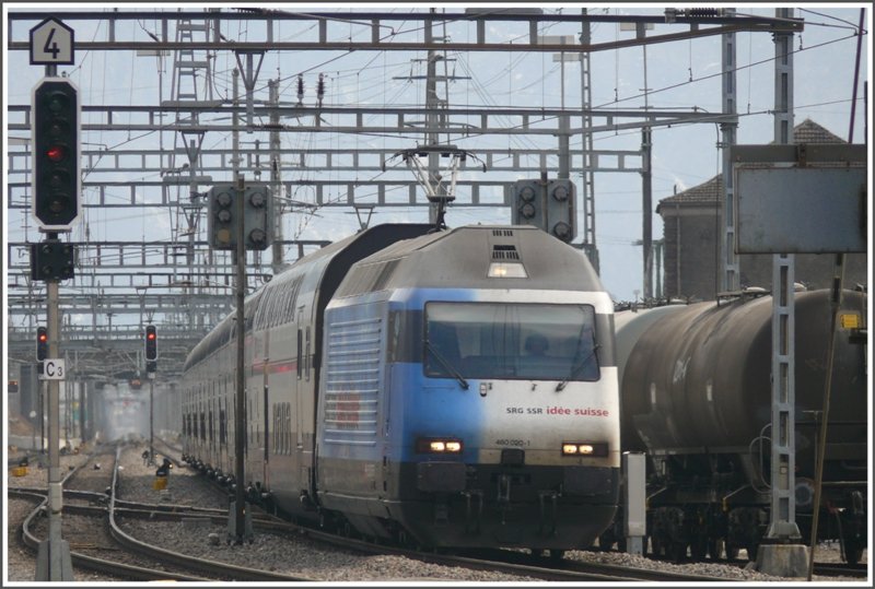 IC Dosto 576 mit Re 460 020-1 in Sargans. (17.03.2009)