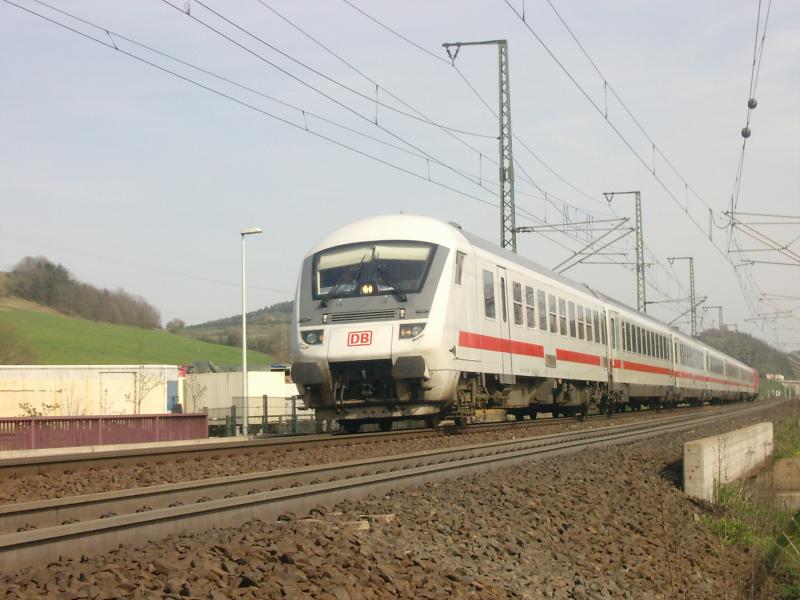 IC kurz vor Eisenach auf dem Weg in Richtung Bebra am 20.04.2005. (Steuerwagen der Bauart Bimdzf269, geschoben von 120-132)