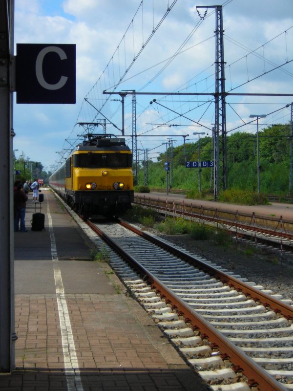 IC mit einer NS 1778 in Bad Bentheim. Der Zug kam aus Richtung Ammersfoort und fuhr nach Stettin. (sommer2007)