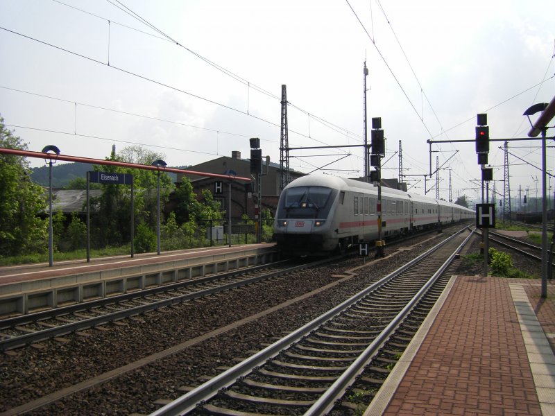 IC nach Wiesbaden fhrt um 11.10 Uhr mit 10 Min. spter in Eisenach ein.