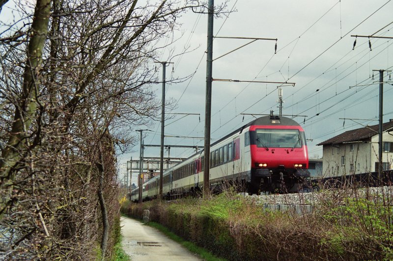 IC Schaffhausen-Bern bei Glanzenberg im M�rz 2005.