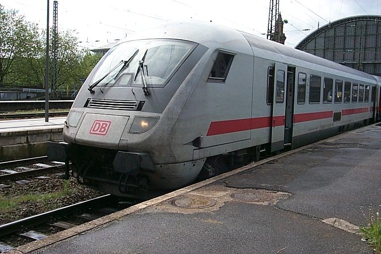 IC-Steuerwagens der Bauart Bimdzf 269.2 am IC 2503 steht in Bremen zur Weiterfahrt nach K�ln bereit.