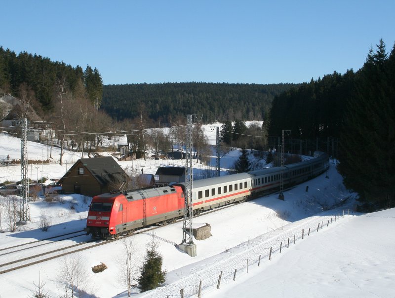 IC2005 Bodensee (Emden-Konstanz) mit Schublok 101 123-8 am km 69,1 28.2.09