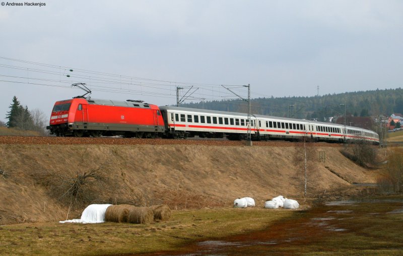 IC2005 Bodensee (Emden-Radolfzell) mit Schublok 101 056-0 am km 69,8 3.4.09