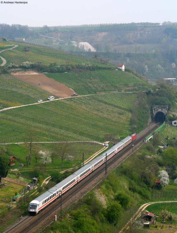IC2103 (Basel SBB-Nrnberg Hbf) mit Schublok 101 028-9  am Isteiner Klotz 14.4.09
