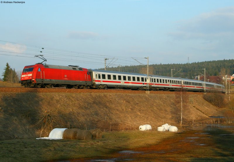 IC2371 Schwarzwald (Hamburg Altona-Radolfzell) mit Schublok 101 018-0 am km 69,8 3.4.09