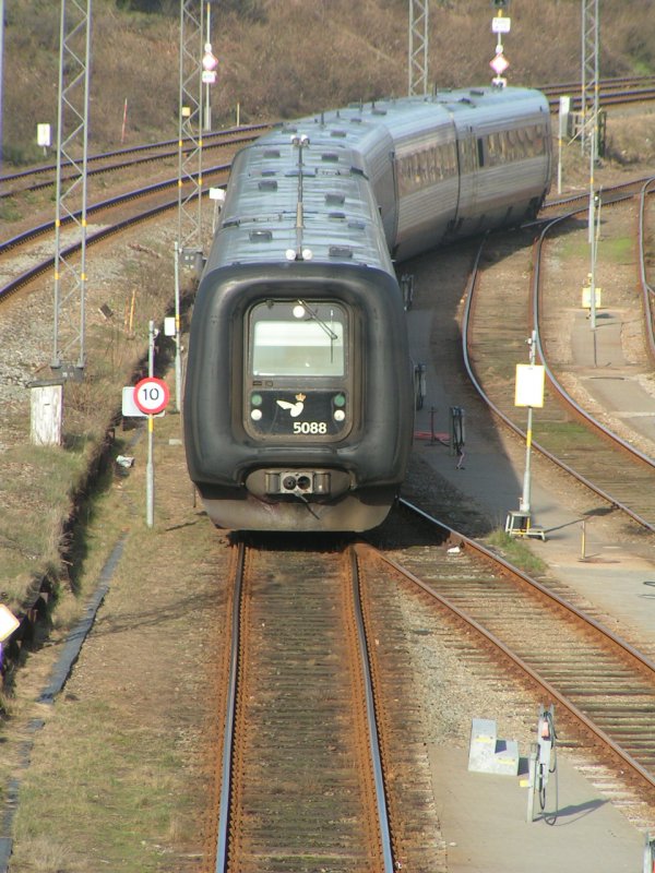 IC3 5088 der DSB fhrt in Esbjerg ein und wird spter nach Kopenhagen zurck fahren. (Esbjerg 11.03.2007)