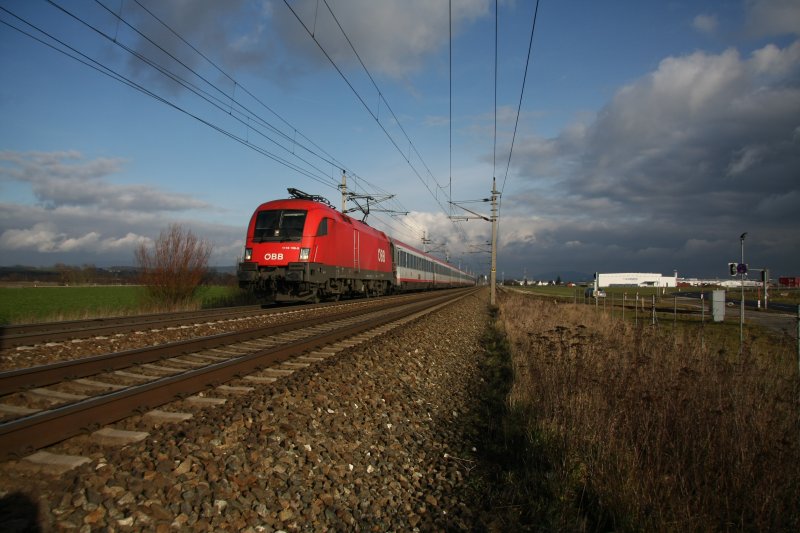 IC546 mit 1116 156 unterwegs auf der Westbahn bei Hrsching am 8.12.2007.
