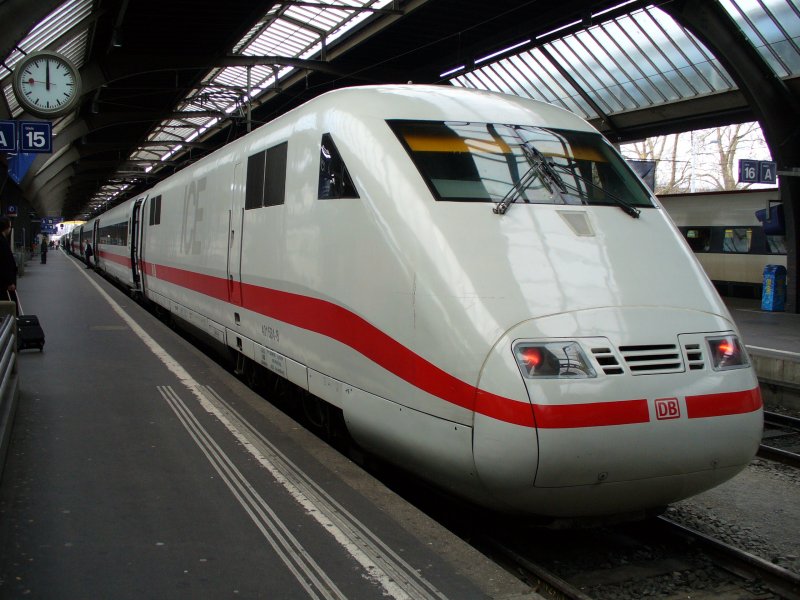 ICE  .. Abfahrbereit im SBB Hauptbahnhof von Zrich am 21.01.2007