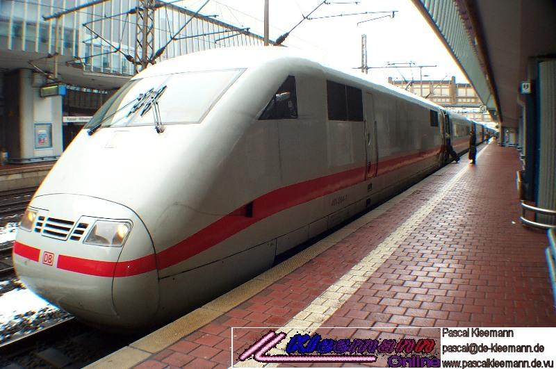 ICE 1 abfahrbereit Richtung Berlin-Ostbahnhof, 08. 02. 2003