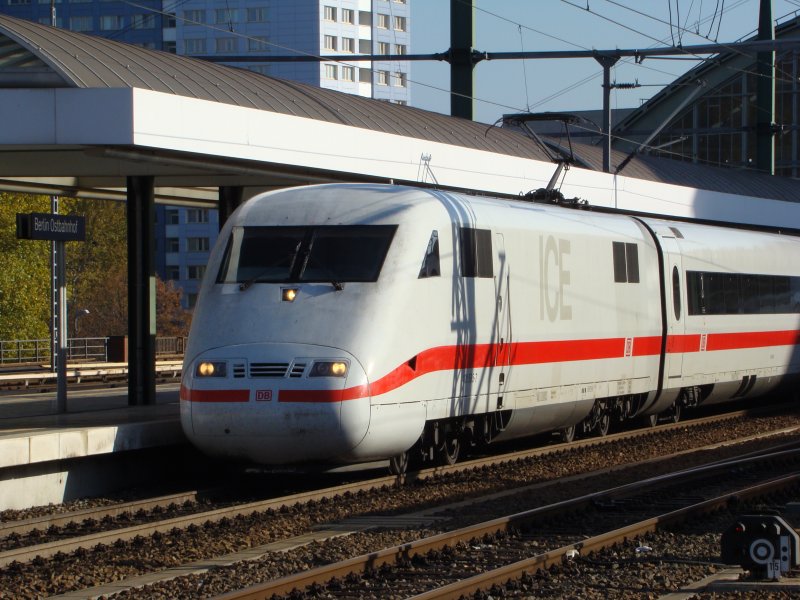 ICE 1 als ICE 109 von Berlin Ostbahnhof nach Innsbruck ber Braunschweig, Hildesheim, Fulda, Frankfurt am Main Hauptbahnhof, Mannheim, Stuttgart, Ulm, Augsburg, Mnchen Hauptbahnhof, Rosenheim und Jenbach. Aufgenommen am 31.10.2007 