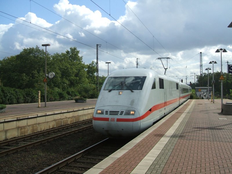 ICE 1 als ICE 926 nach Kiel bei der Durchfahrt in Witten Hbf.
Gleis 3 ,nchster Halt Dortmund Hbf.(25.09.2007)