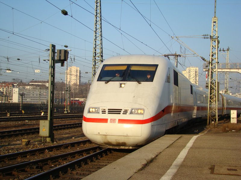 ICE 1 auf den Namen ICE Hof getauft fhrt als ICE 596 nach Berlin Ostbahnhof. Aufgenommen am 19.12.2007 Stuttgart Hauptbahnhof