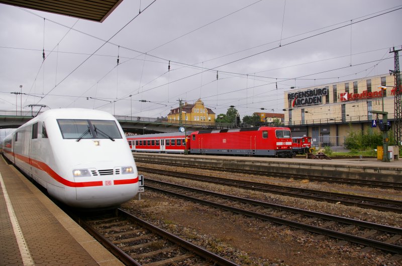 ICE 1 aus Wien kommend am 05.07.2007 bei der Einfahrt in Regensburg Hbf