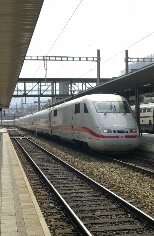 ICE 1 bei der einfahrt in den Bahnhof Spiez.
08.04.2009