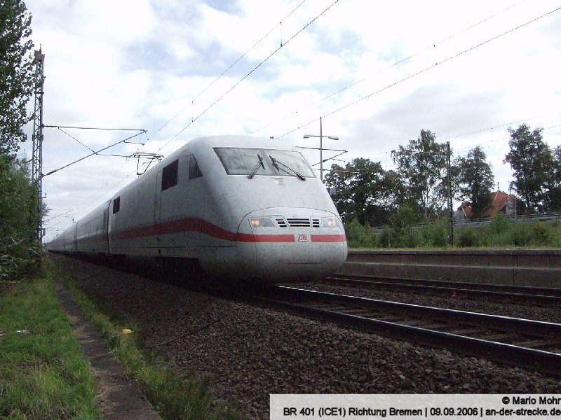 ICE 1 (BR 401) Richtung Bremen bei Dedensen-Gmmer.