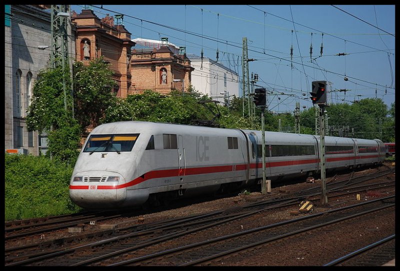 ICE 1 Mit ICE 75 F�hrt In Den Bahnhof Hamburg-Hbf Ein Mit Ziel Z�rich-HB.24.05.09