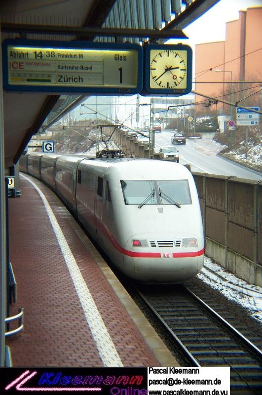 ICE 1  Schweizer Ausgabe  (Doppelpantograph). Das Fahrtziel ist ja deutlich zu erkennen *grins*.