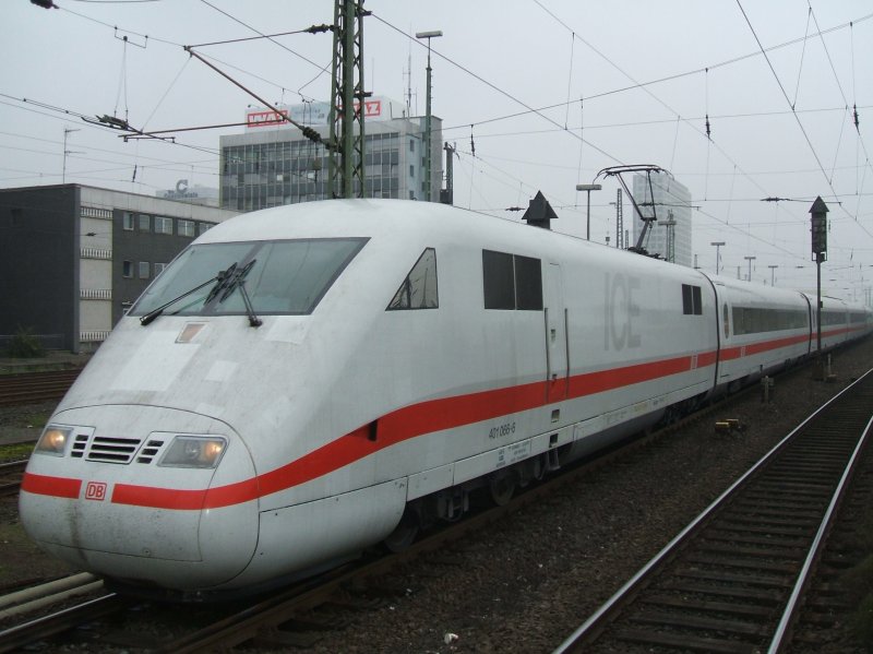 ICE 1 Triebkopf 401 066-6 nach Kiel.(12.10.2007)