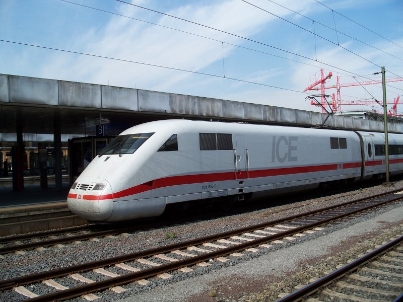 ICE 1 Triebkopf in Hannover HBf auf dem Weg mit seinem Zug nach Mnchen (19.7.2007)
