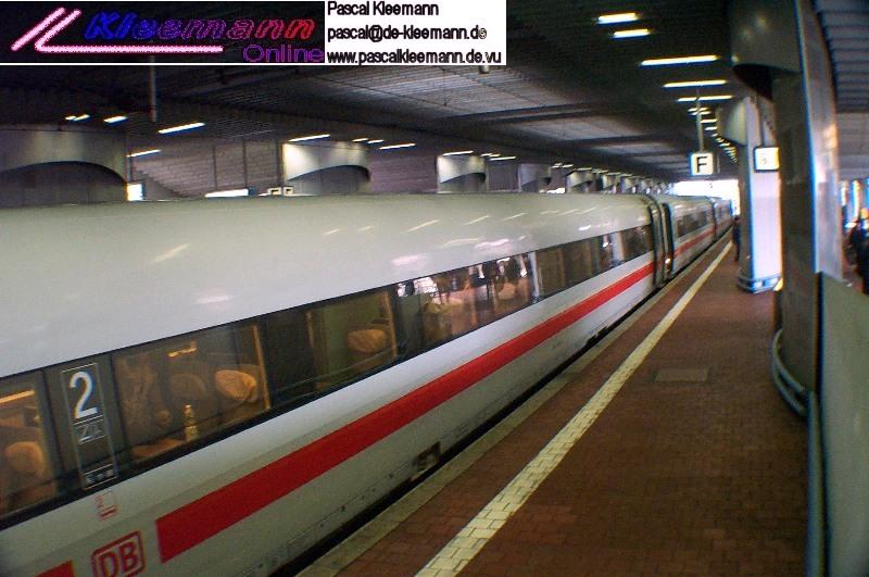 ICE 1 in  voller Pracht  zur Weiterfahrt nach Basel bereit, 08. 02. 2003