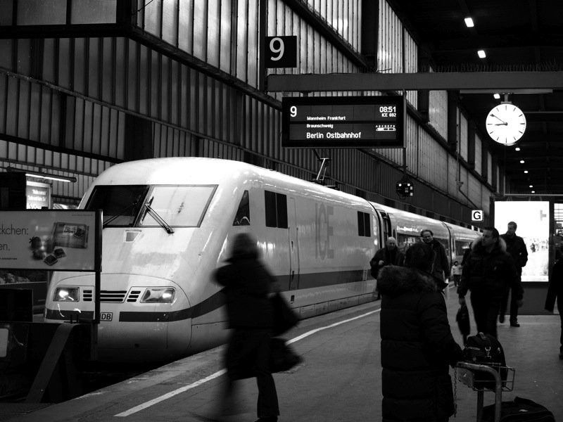 ICE 1 Zug nach Berlin Ostbahnhof im HBF Stuttgart, 23.01.2009