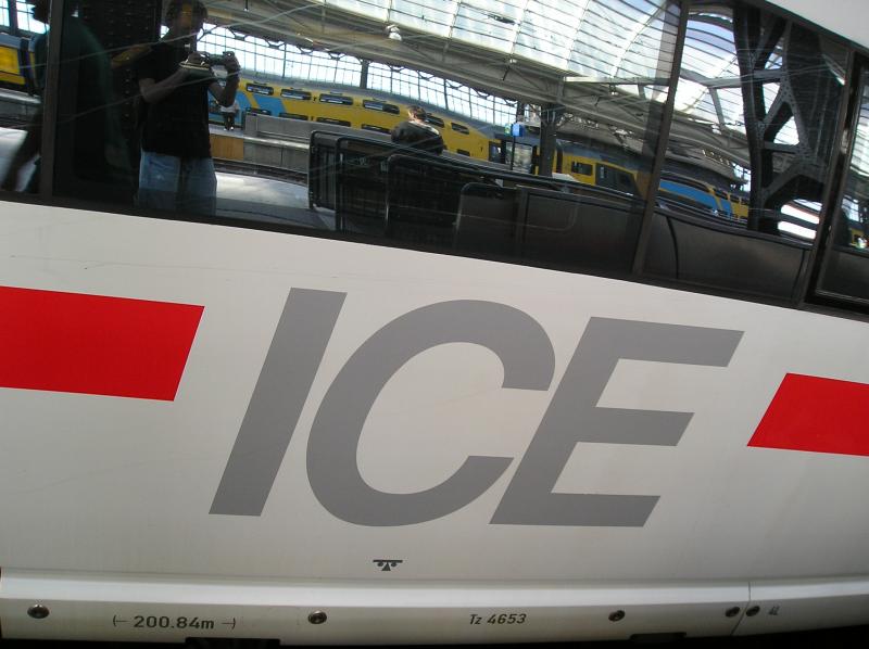 ICE 127 nach Frankfurt/M. Wer sieht mich? 

Amsterdam Centraal, 14.07.2005.