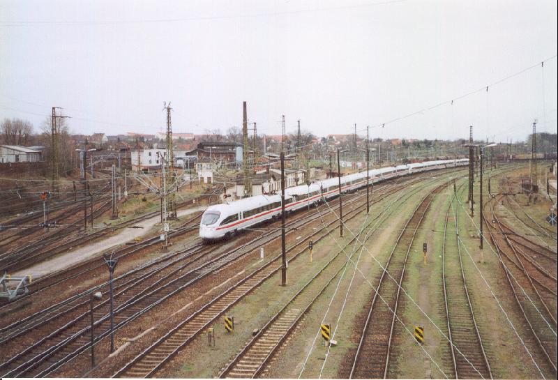 ICE 1553  Martin Luther  im Bahnhof Riesa.