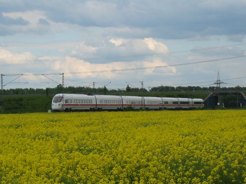 ICE 1753 nach Dresden Hbf. Aufgenommen am 24.05.2005 bei Elsen.