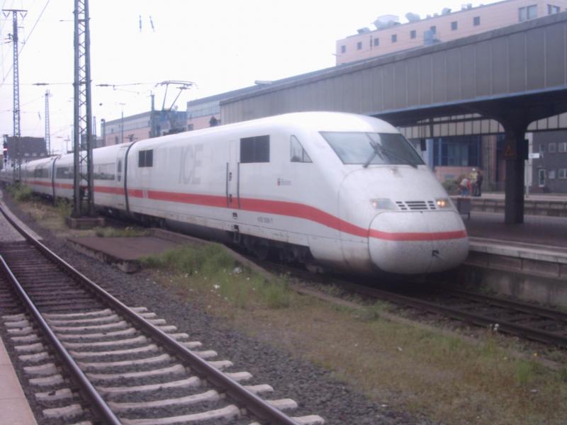 ICE 2  Bonn  kommt am 30.04.2005 in Dortmund Hbf an und fhrt weiter nach Bonn.