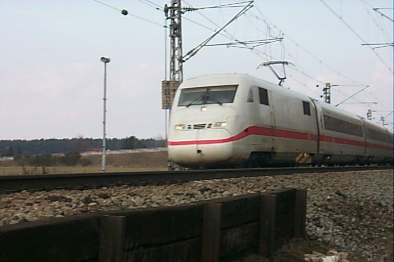 ICE 2 (BR 402) als ICE631 von Bremen nach Hannover.