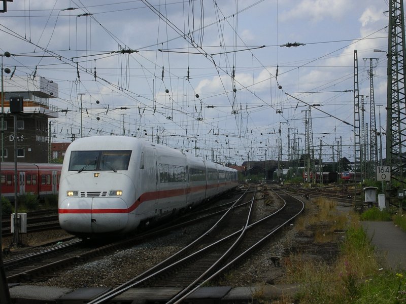 ICE 2 von Dsseldorf nach Berlin Ostbahnhof,Einfahrt im Dortmunder Hbf.(06.07.2008)