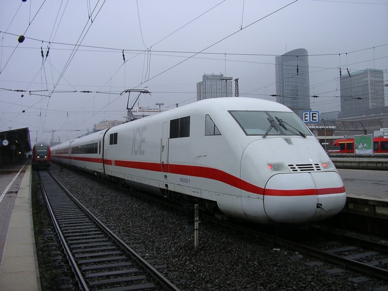 ICE 2  Franfurt/Oder  ,TK 402 032-7 , Dsseldorf Hbf.-Berlin Ostbhf.,links der RE 1 Hamm-Aachen,im Dortmunder Hbf.(22.03.2008)