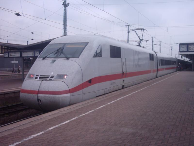 ICE 2  Frankfurt (Oder)  war am 30.04.2005 in Dortmund Hbf mit dem Ziel Berlin Ost.