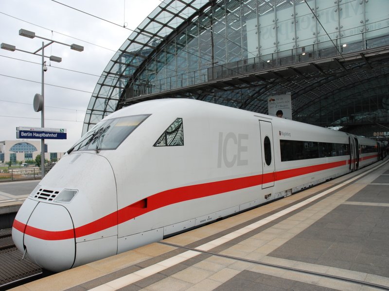 ICE 2 Magdeburg Ist Abfahrtbereit Nach Kln Hbf.Mit Zugteilung In Hamm/Westf. Aufgenommen Am 02.06.07