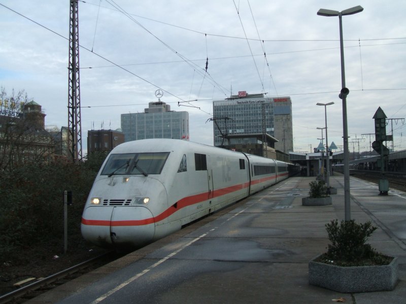 Der Namenlose kommt 402 011 fährt als ICE 644, von Berlin Ostbahnhof  nach Köln/Bonn Flughafen 