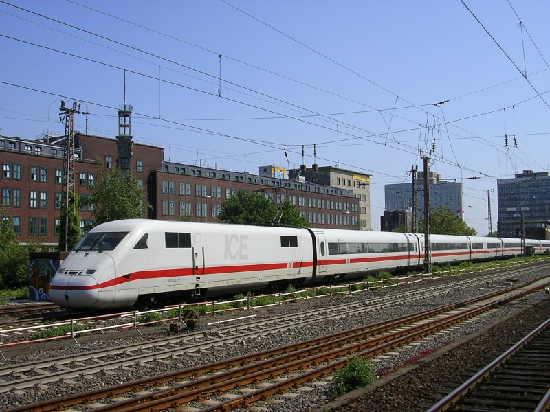 ICE 2  Schwerin  TK 402 023-6 als ICE 944 von Berlin Ostbahnhof
nach Dsseldorf Hbf.,Ausfahrt Gleis 1 in Essen Hbf.(20.05.2008)