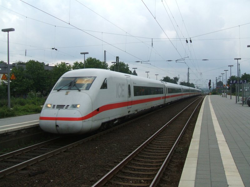 ICE 2  Stendal  auf den Weg nach Berlin Ostbahnhof bei
der Einfahrt in Bochum Hbf.