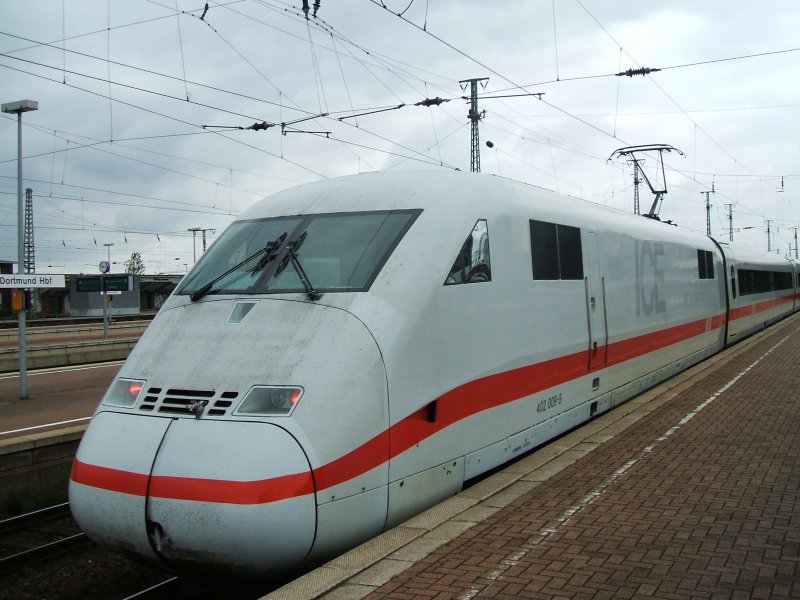 ICE 2 TK 402 009-5  Riesa  im Schub nach Berlin Ostbahnhof.
in Dortmund auf Gleis 10,vielleicht merkt wer was in diesem Bild!? (07.09.2007)