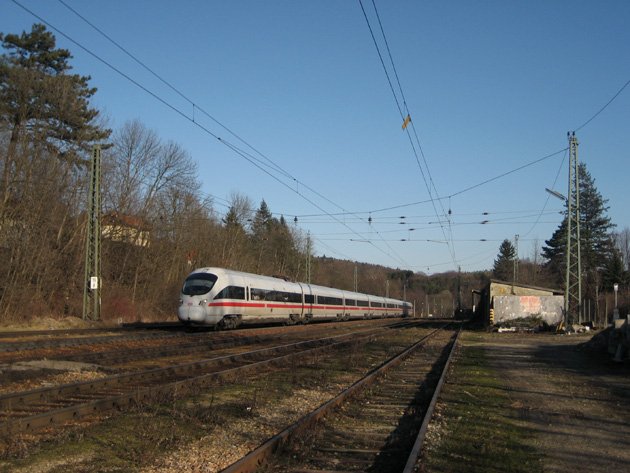 ICE 22 fuhr am 3.2.2007 durch Tullnerbach-Pressbaum.
Benedikt Novak