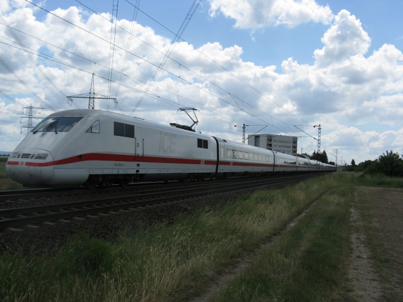 ICE 276 von Interlaken nach Berlin.Am 30.05.09 bei der durchfahrt in Lampertheim.